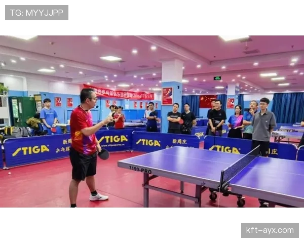 场外人员干扰影响比赛判罚，裁判应如何正确应对？